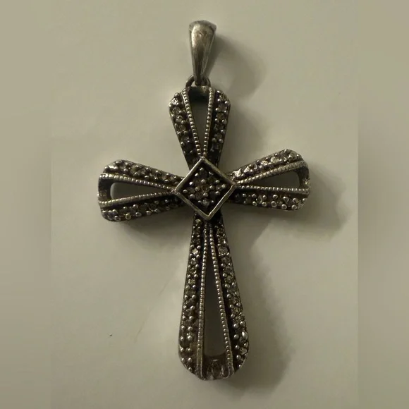 Vintage 925 Sterling Silver Marcasite Religious Cross
Pendant - Picture 5 of 11